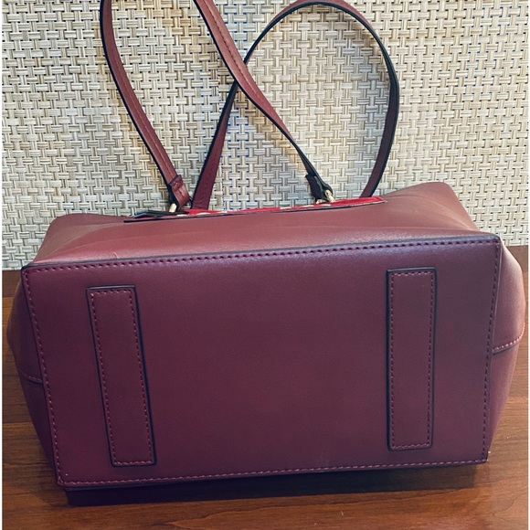 🌟3xHP🌟NWOT Kate Landry Burgundy Faux Leather & Suede Tote w/ Gold Floral - Picture 13 of 13